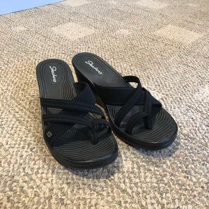 Women’s 9 Skechers cali